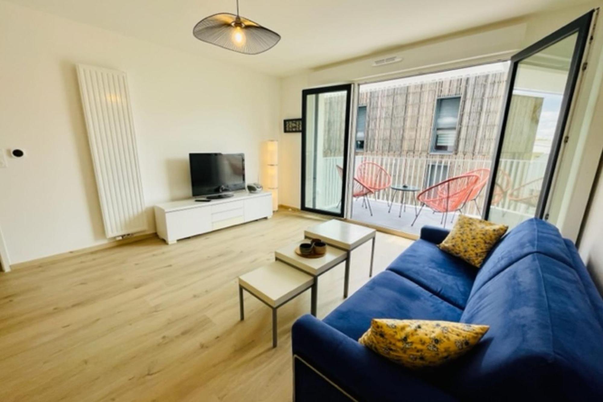 Апартаменты Charming New Flat With Balcony Ла-Рошель Экстерьер фото